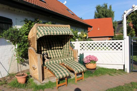 Relaxen im Strandkorb auf dem Haflinger-Ferienhof Hamburg